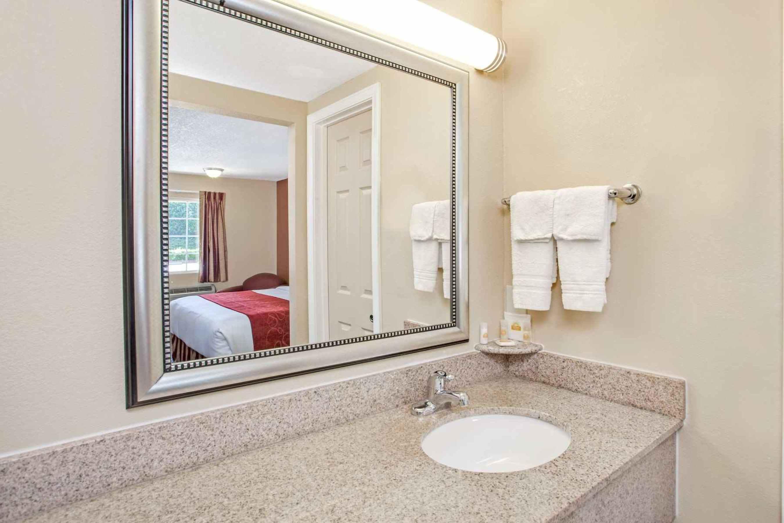 Econo Lodge Canton Esterno foto