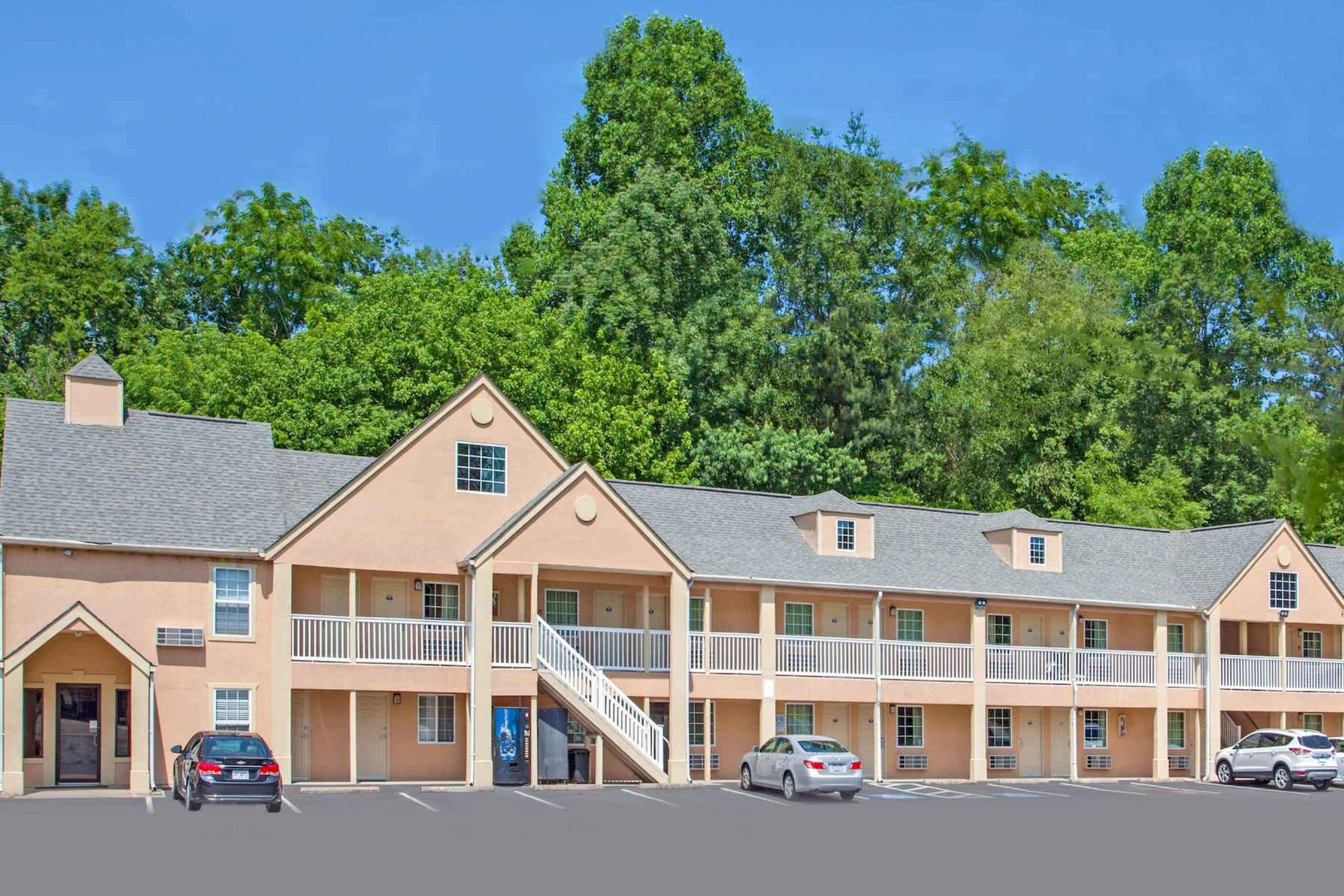 Econo Lodge Canton Esterno foto