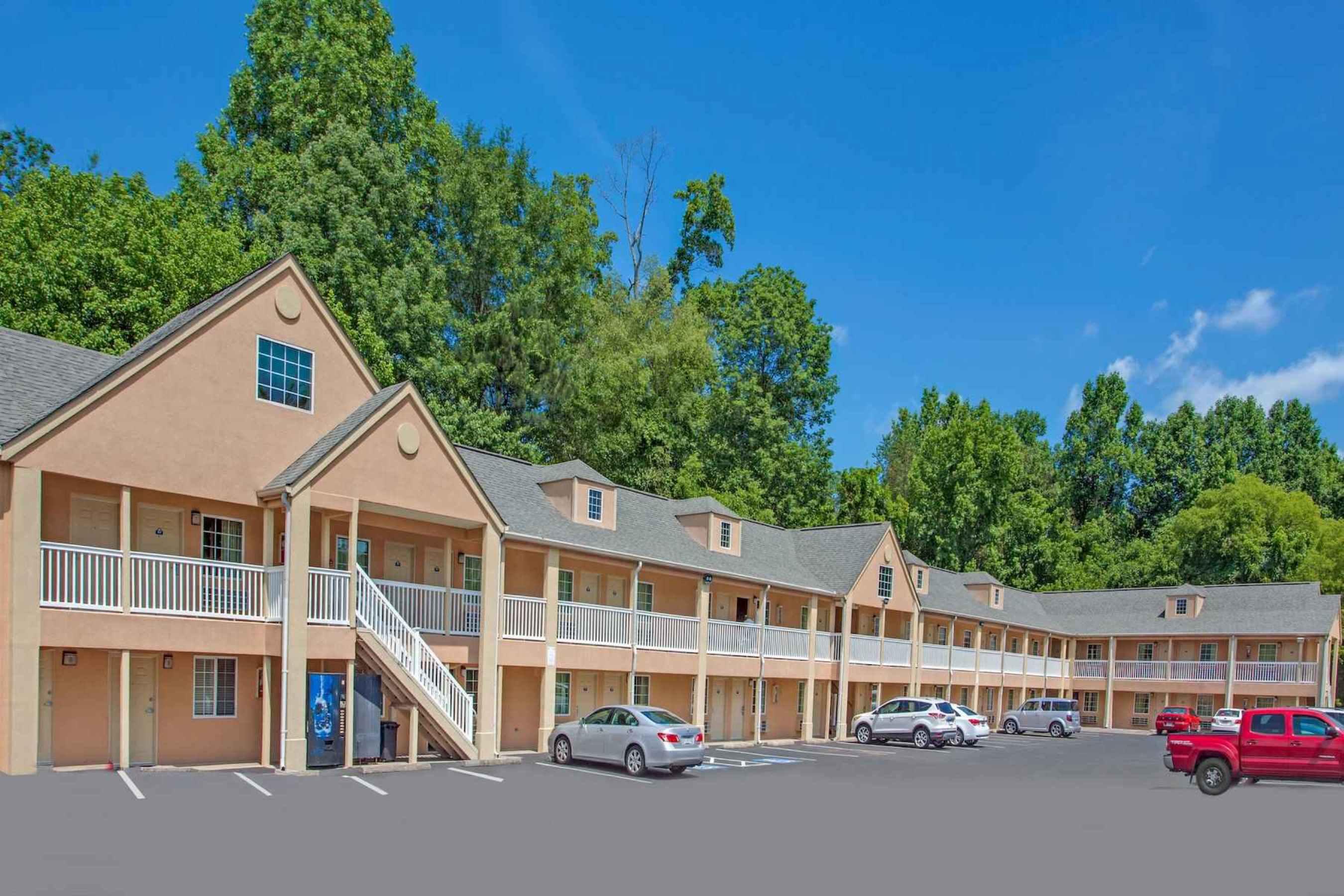 Econo Lodge Canton Esterno foto