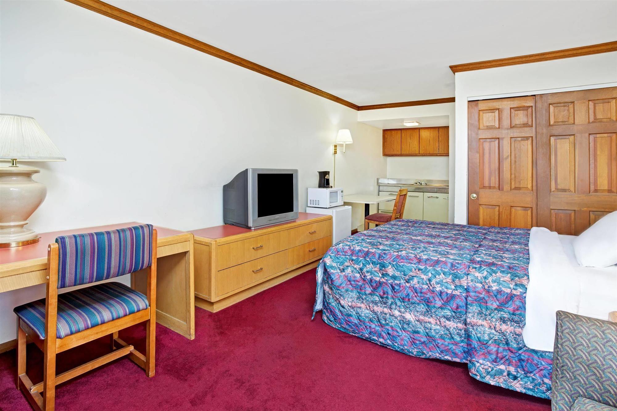 Econo Lodge Canton Esterno foto