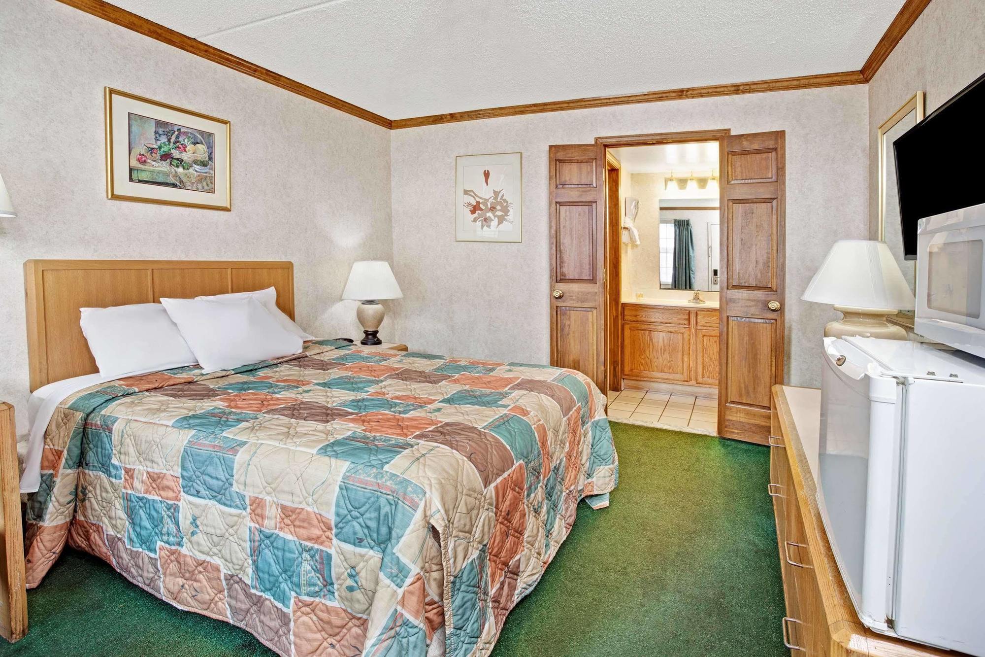 Econo Lodge Canton Esterno foto