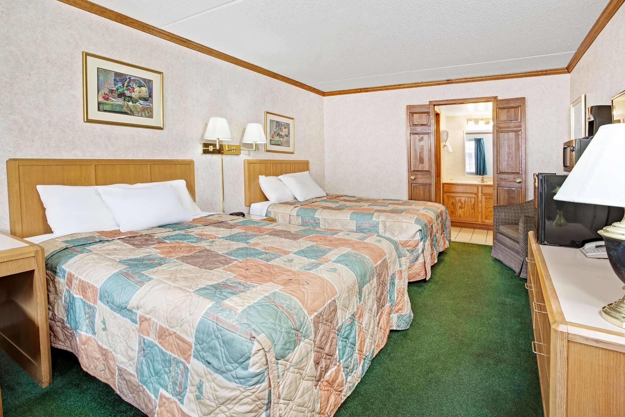 Econo Lodge Canton Esterno foto